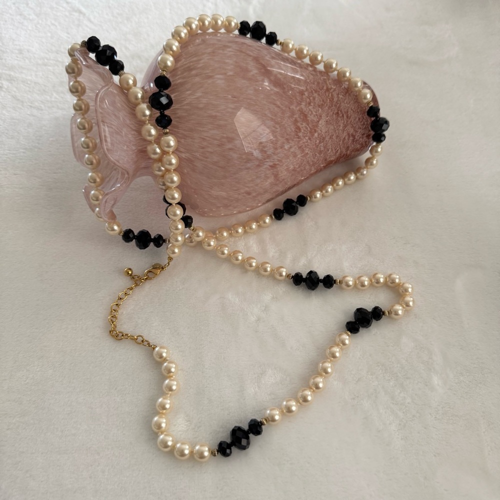 Vintage Joan Rivers Elegant Pearl and Black Bead Layering Necklace 27”